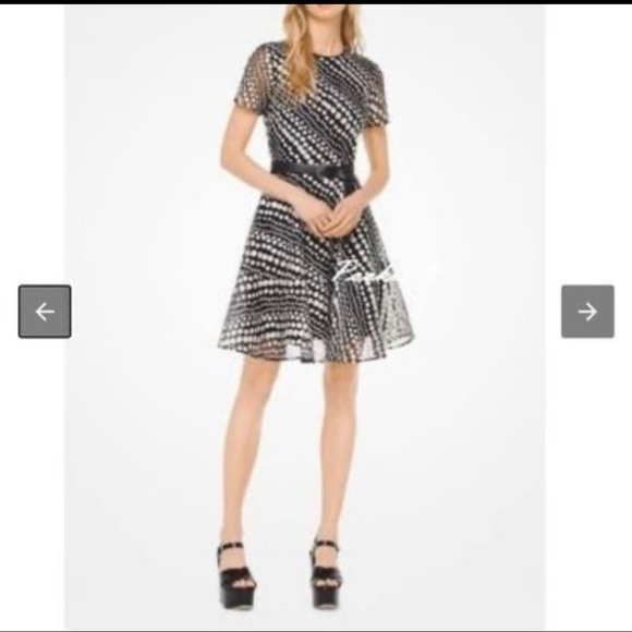 Michael Kors | Crew Neck Flower Patterns Nylon Flared Short Sleeves - Picture 2 of 6